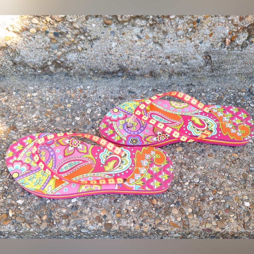 5-6 womens Vera Bradley flip flops - Picture 5 of 9